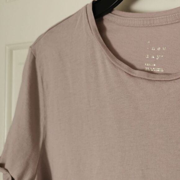 2/$20 A new day short sleeve t-shirt size M - Picture 2 of 3